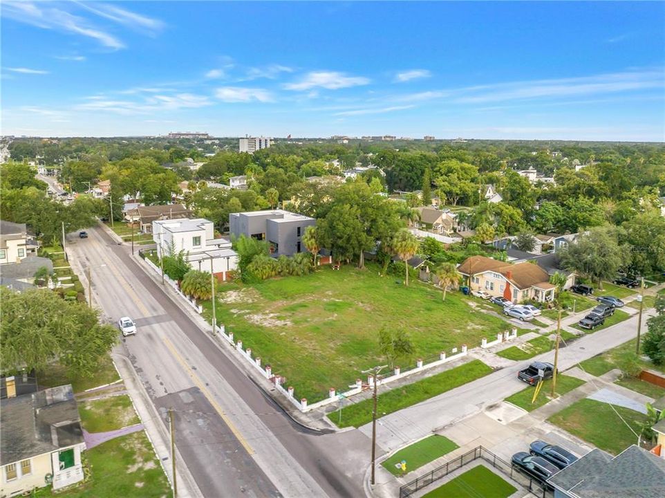 待售: $1,350,000 (0.45 acres)