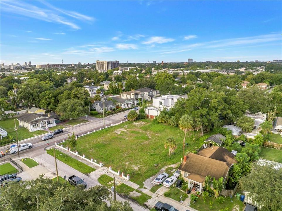 待售: $1,350,000 (0.45 acres)