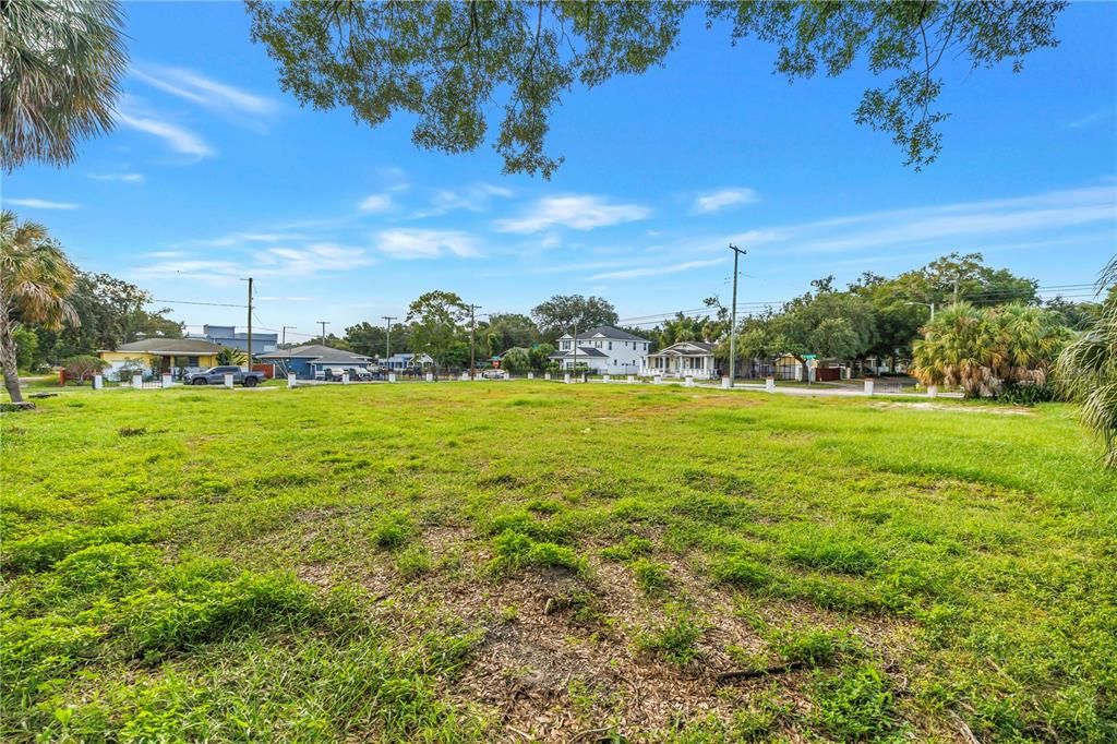 待售: $1,350,000 (0.45 acres)