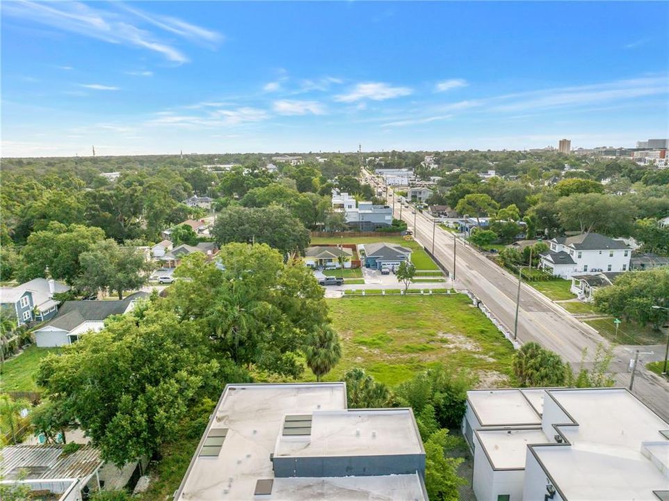 待售: $1,350,000 (0.45 acres)