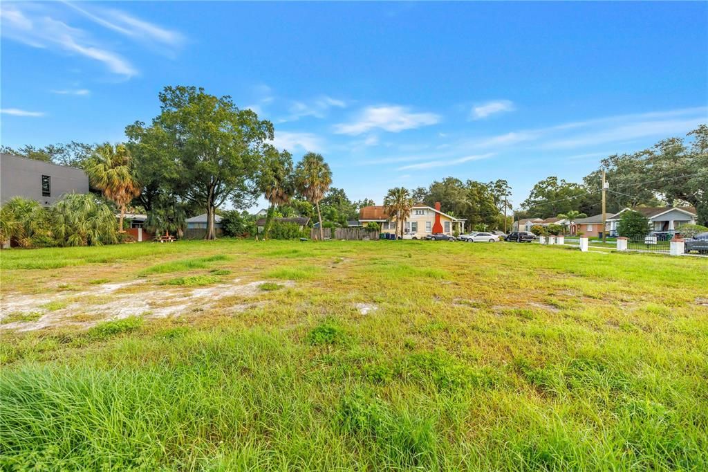 待售: $1,350,000 (0.45 acres)