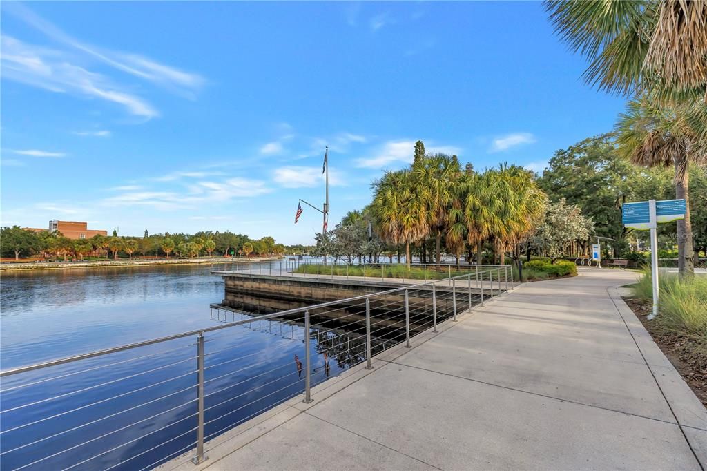 待售: $1,350,000 (0.45 acres)