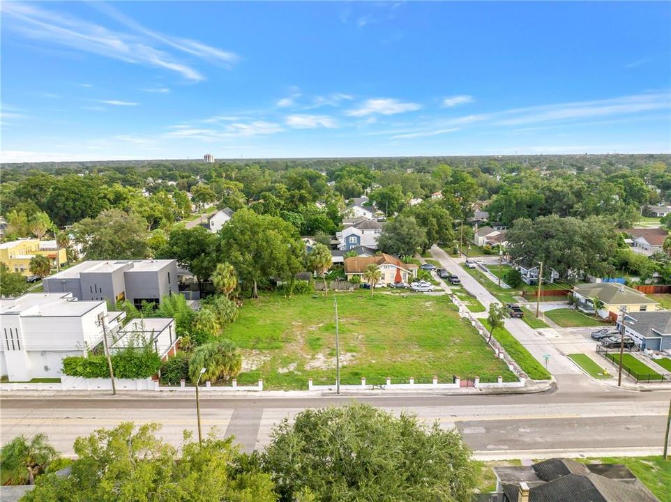 待售: $1,350,000 (0.45 acres)