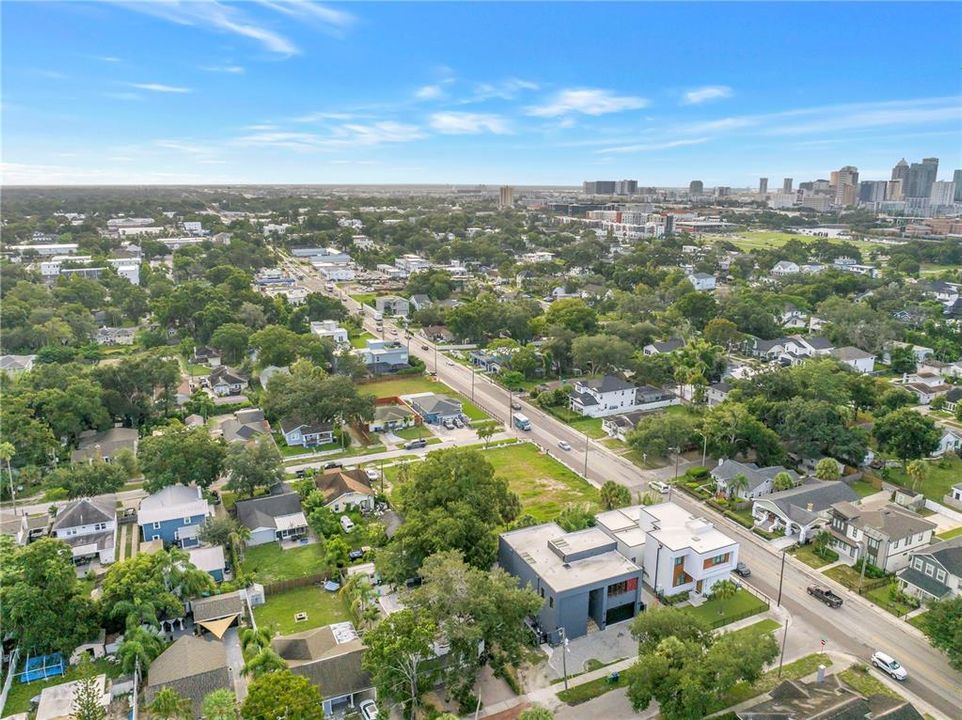 待售: $1,350,000 (0.45 acres)