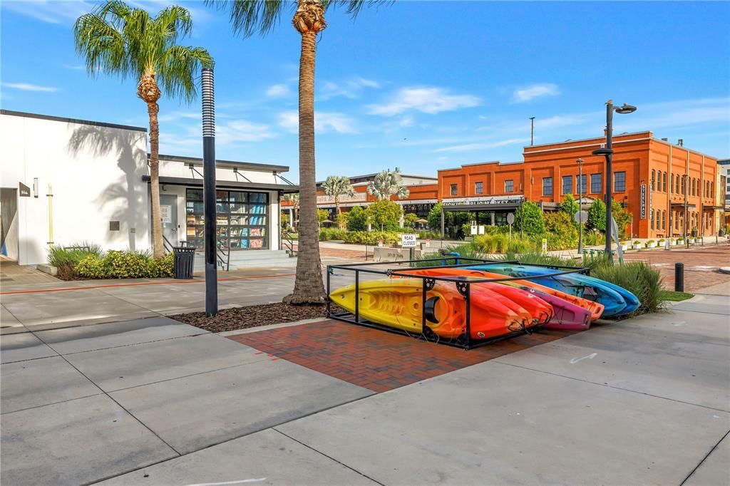 待售: $1,350,000 (0.45 acres)