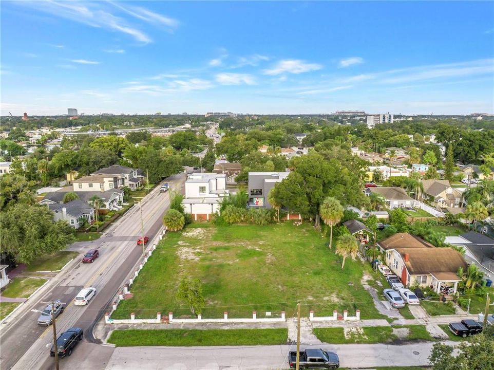 待售: $1,350,000 (0.45 acres)
