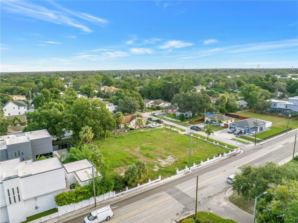 待售: $1,350,000 (0.45 acres)