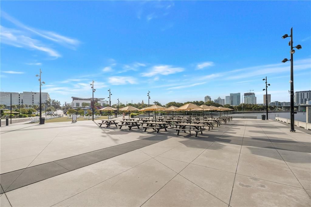 待售: $1,350,000 (0.45 acres)