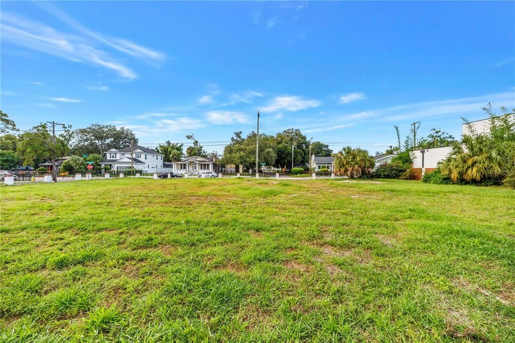 待售: $1,350,000 (0.45 acres)