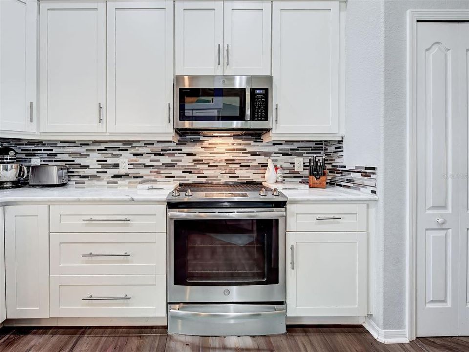 Active With Contract: $399,000 (3 beds, 2 baths, 2062 Square Feet)