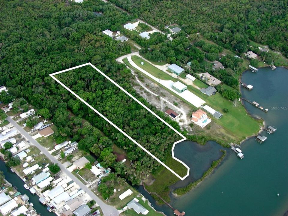 待售: $1,299,000 (3.12 acres)