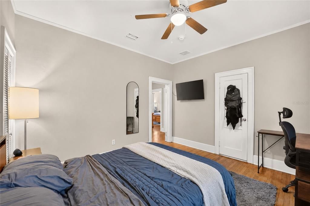Activo con contrato: $599,000 (5 camas, 2 baños, 1933 Pies cuadrados)