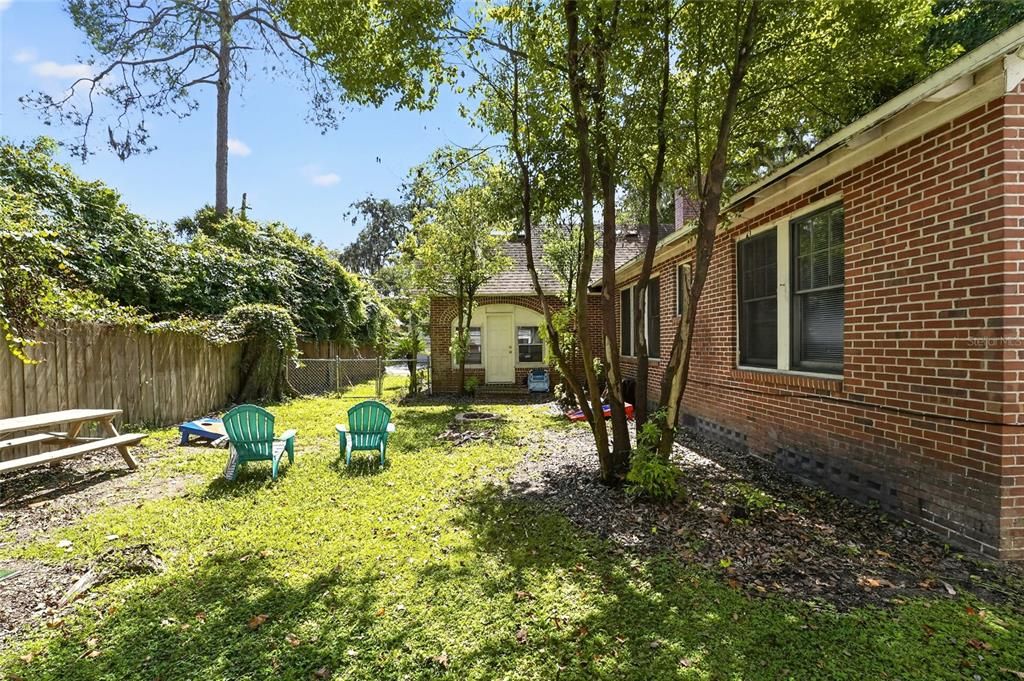 Activo con contrato: $599,000 (5 camas, 2 baños, 1933 Pies cuadrados)