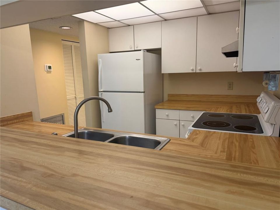 В аренду: $1,600 (2 спален, 2 ванн, 888 Квадратных фут)