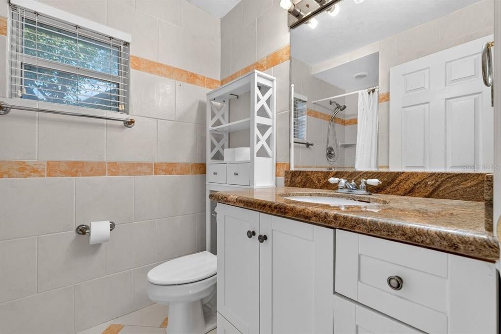 На продажу: $268,000 (2 спален, 2 ванн, 856 Квадратных фут)