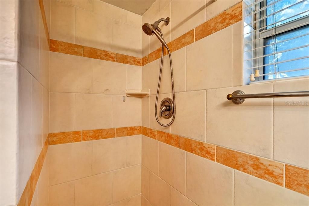 На продажу: $268,000 (2 спален, 2 ванн, 856 Квадратных фут)