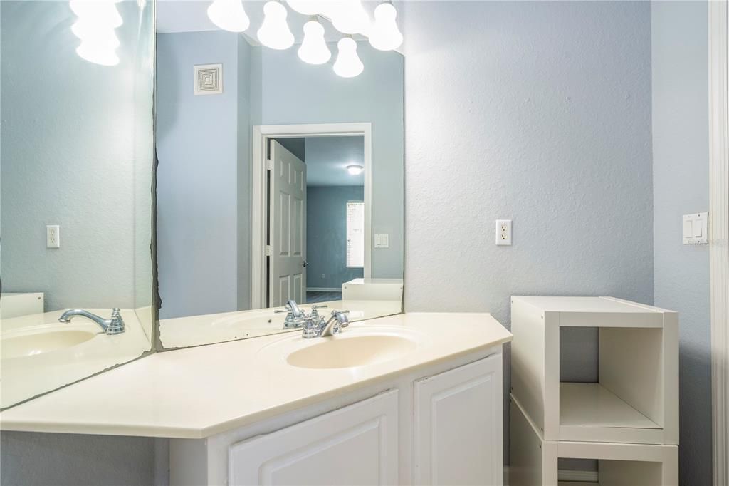 For Rent: $1,950 (3 beds, 2 baths, 1247 Square Feet)