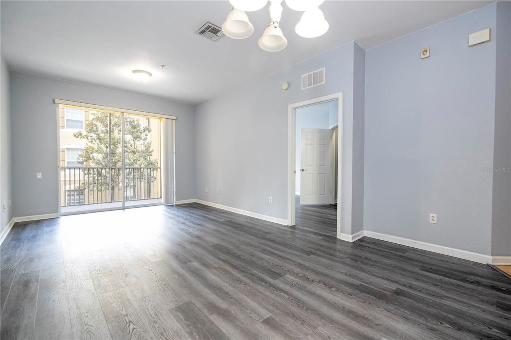 For Rent: $1,950 (3 beds, 2 baths, 1247 Square Feet)