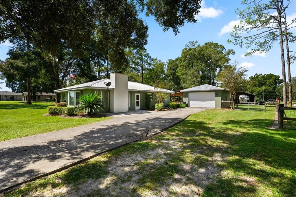 En Venta: $449,000 (3 camas, 2 baños, 2400 Pies cuadrados)