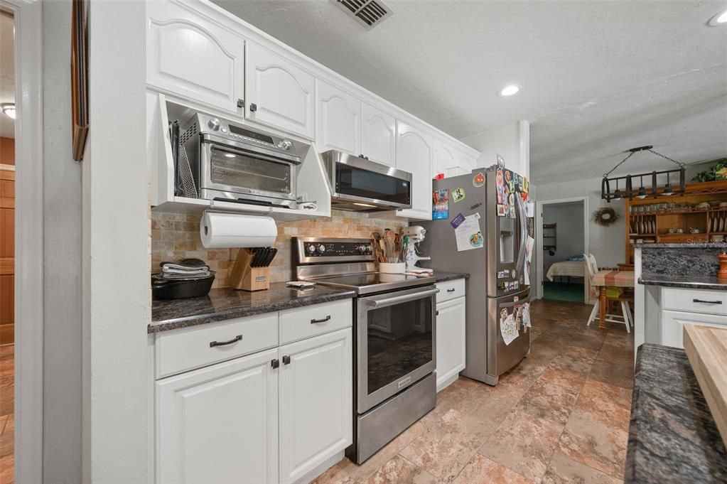En Venta: $449,000 (3 camas, 2 baños, 2400 Pies cuadrados)