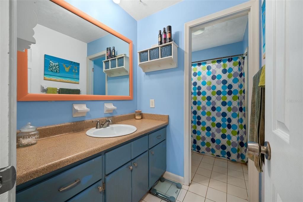 En Venta: $449,000 (3 camas, 2 baños, 2400 Pies cuadrados)