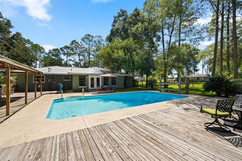 En Venta: $449,000 (3 camas, 2 baños, 2400 Pies cuadrados)