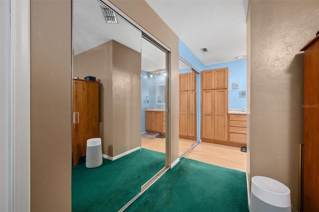 En Venta: $449,000 (3 camas, 2 baños, 2400 Pies cuadrados)