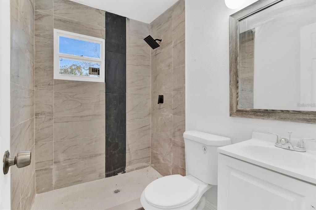 На продажу: $215,000 (2 спален, 2 ванн, 850 Квадратных фут)