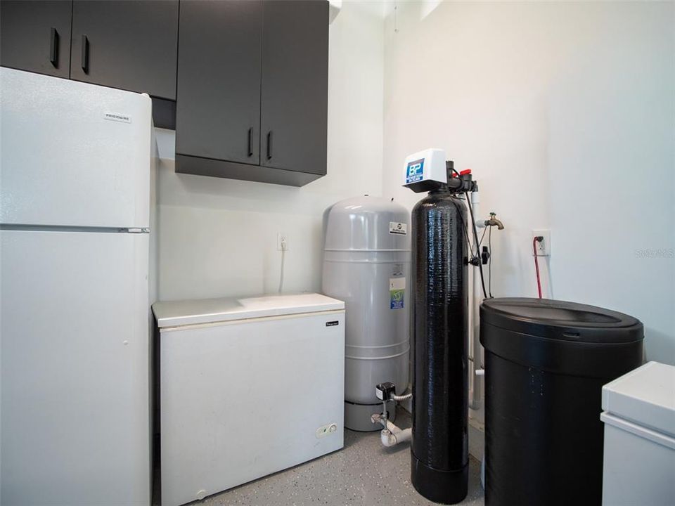 For Sale: $895,000 (4 beds, 2 baths, 2712 Square Feet)