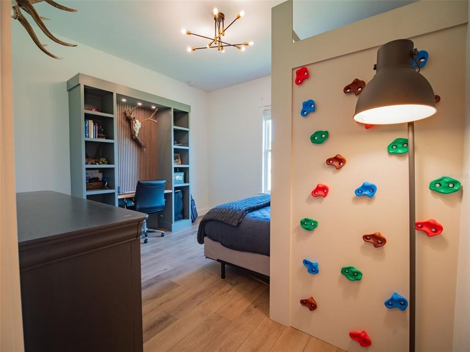 For Sale: $895,000 (4 beds, 2 baths, 2712 Square Feet)
