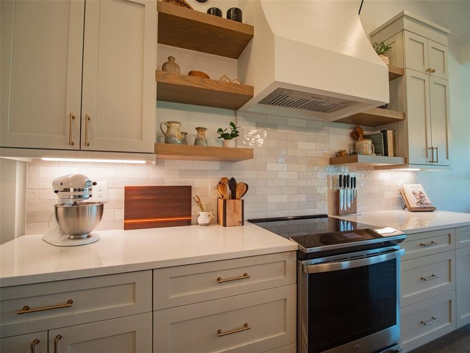 For Sale: $895,000 (4 beds, 2 baths, 2712 Square Feet)