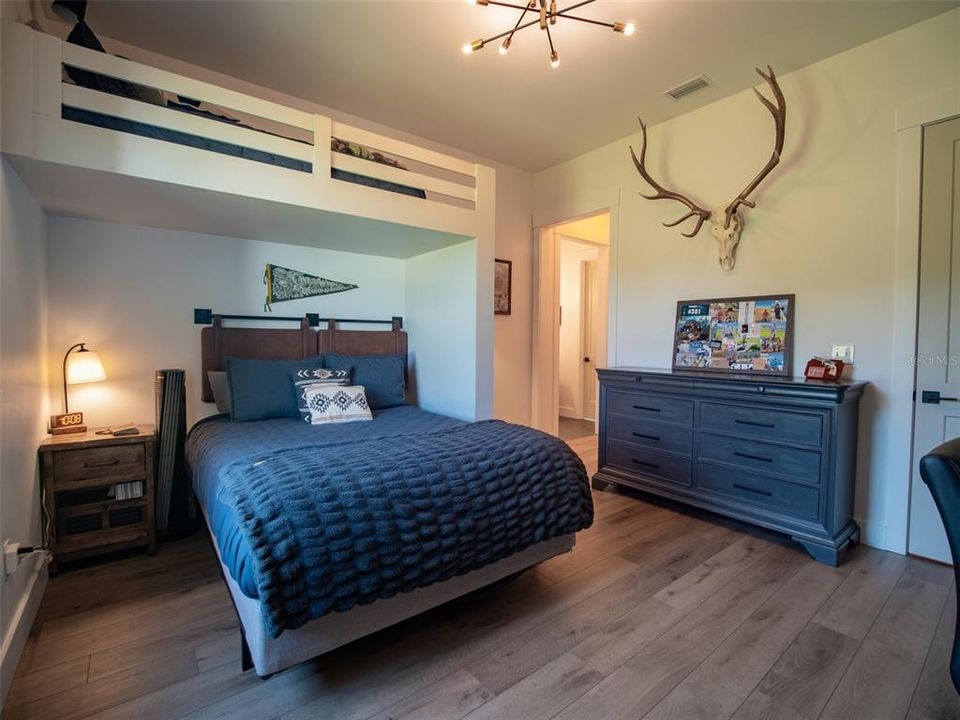 For Sale: $895,000 (4 beds, 2 baths, 2712 Square Feet)