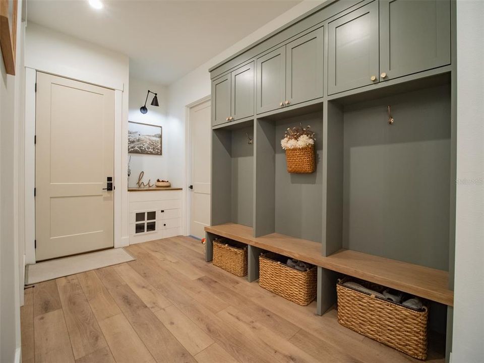 For Sale: $895,000 (4 beds, 2 baths, 2712 Square Feet)