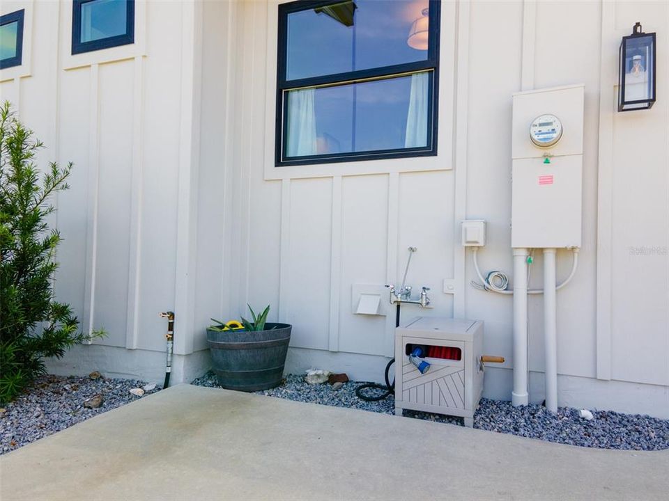 For Sale: $895,000 (4 beds, 2 baths, 2712 Square Feet)