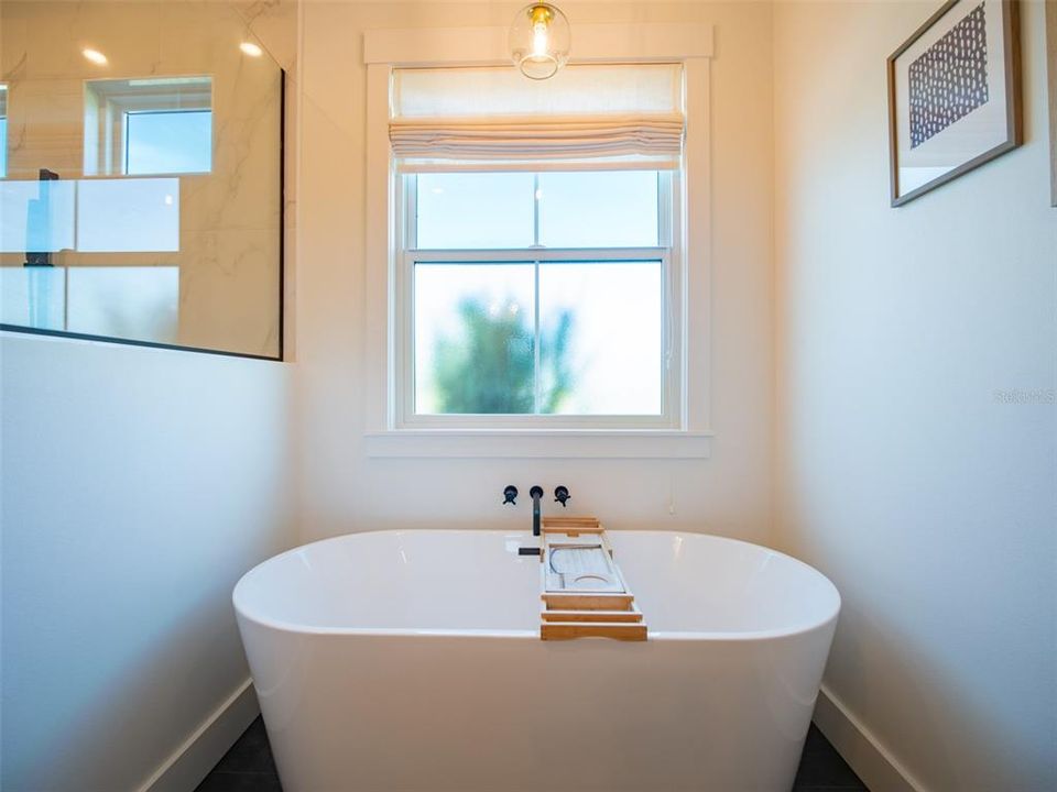 For Sale: $895,000 (4 beds, 2 baths, 2712 Square Feet)