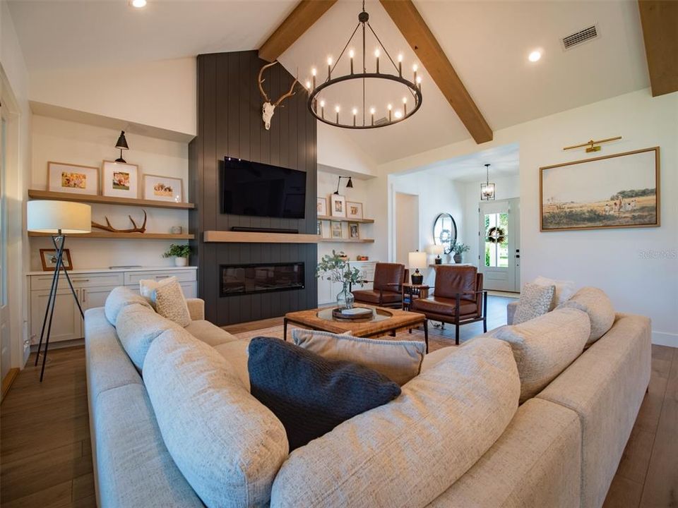 For Sale: $895,000 (4 beds, 2 baths, 2712 Square Feet)