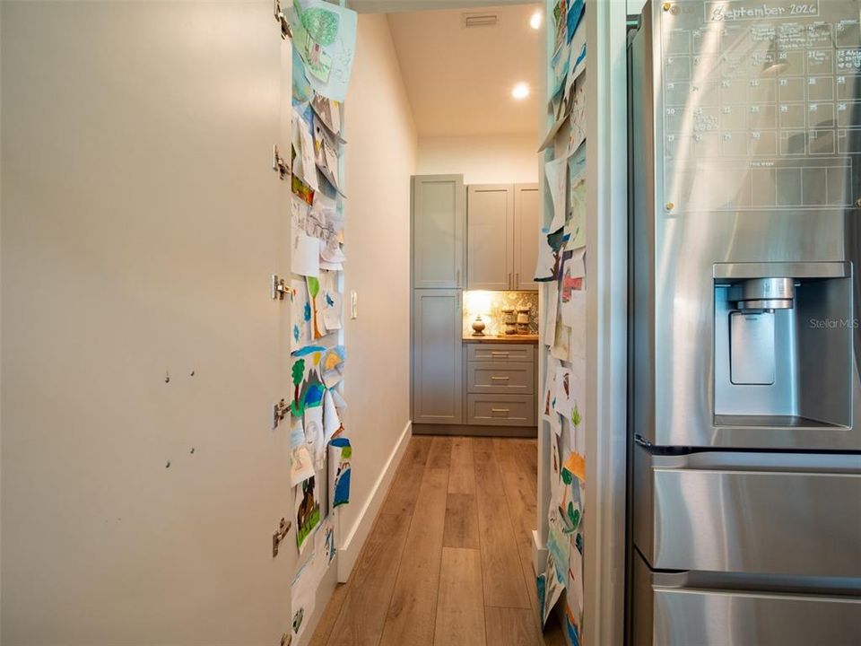 For Sale: $895,000 (4 beds, 2 baths, 2712 Square Feet)
