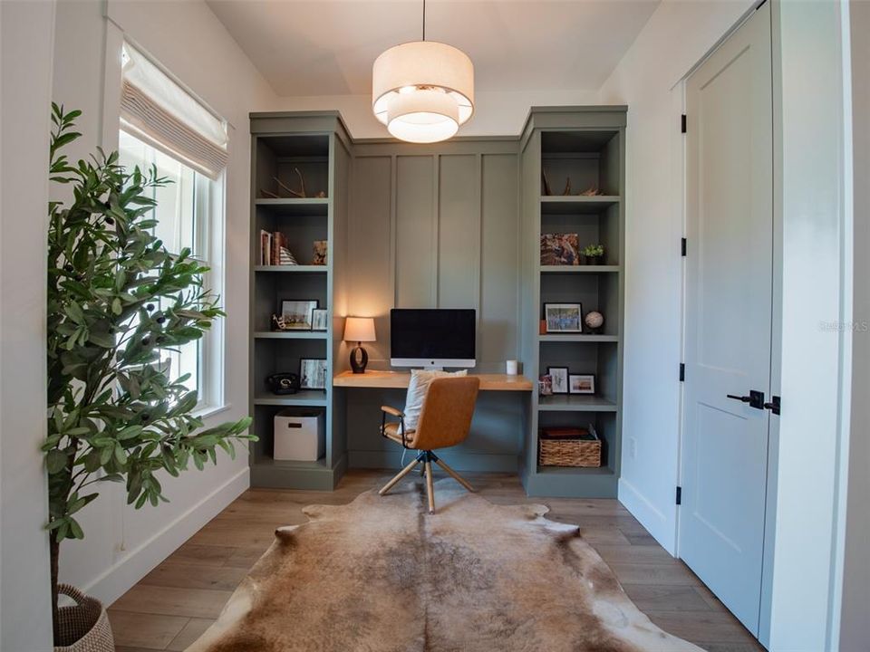 For Sale: $895,000 (4 beds, 2 baths, 2712 Square Feet)