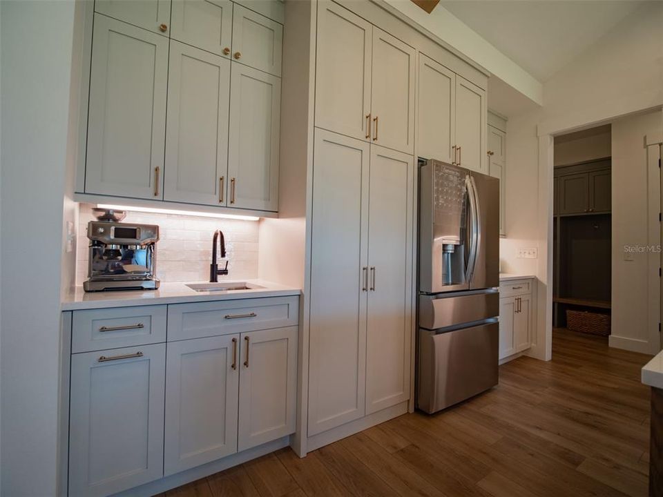 For Sale: $895,000 (4 beds, 2 baths, 2712 Square Feet)