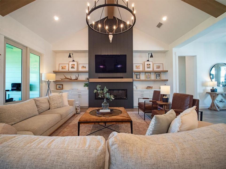For Sale: $895,000 (4 beds, 2 baths, 2712 Square Feet)