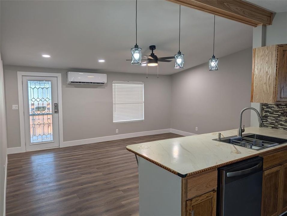 For Sale: $179,000 (2 beds, 2 baths, 1040 Square Feet)
