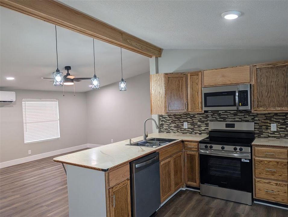 For Sale: $179,000 (2 beds, 2 baths, 1040 Square Feet)