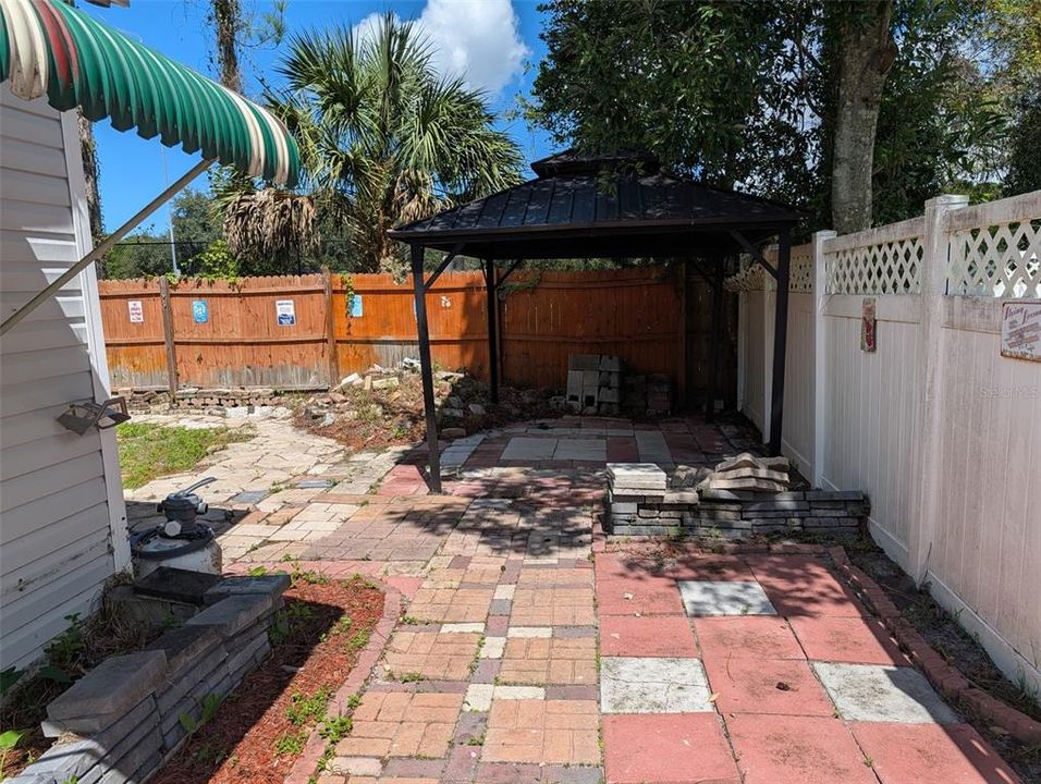 For Sale: $179,000 (2 beds, 2 baths, 1040 Square Feet)