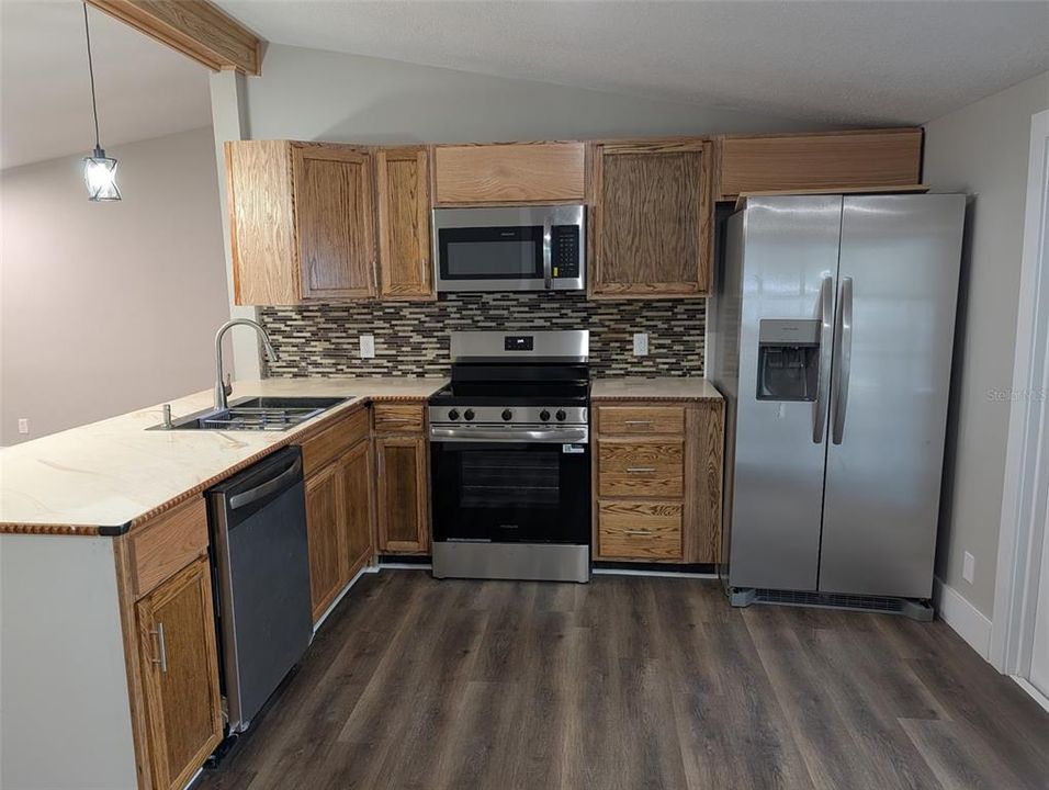 For Sale: $179,000 (2 beds, 2 baths, 1040 Square Feet)