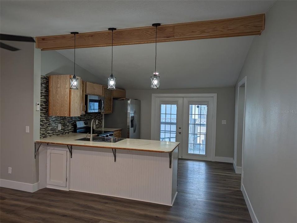 For Sale: $179,000 (2 beds, 2 baths, 1040 Square Feet)