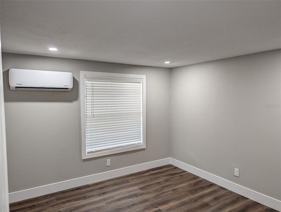 For Sale: $179,000 (2 beds, 2 baths, 1040 Square Feet)