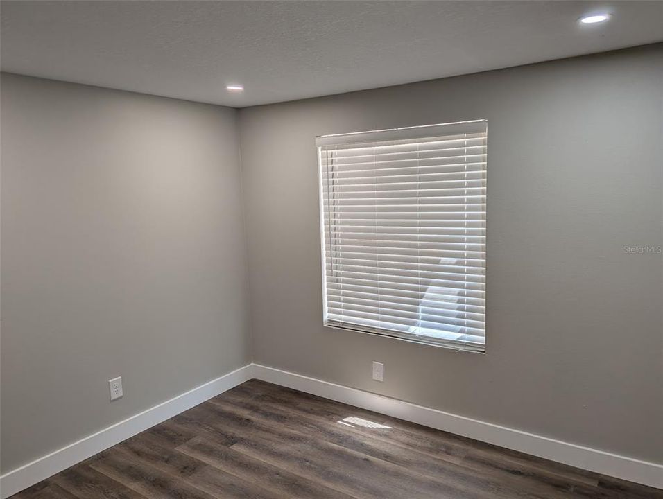 For Sale: $179,000 (2 beds, 2 baths, 1040 Square Feet)