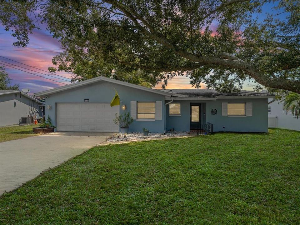For Sale: $349,000 (2 beds, 2 baths, 1390 Square Feet)