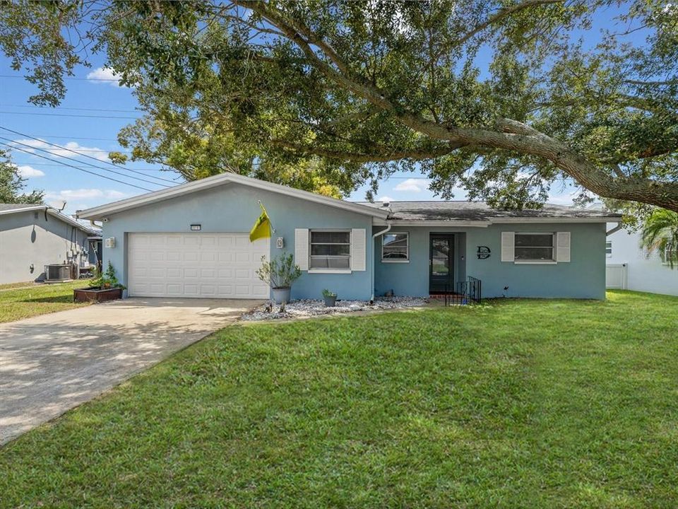 For Sale: $349,000 (2 beds, 2 baths, 1390 Square Feet)