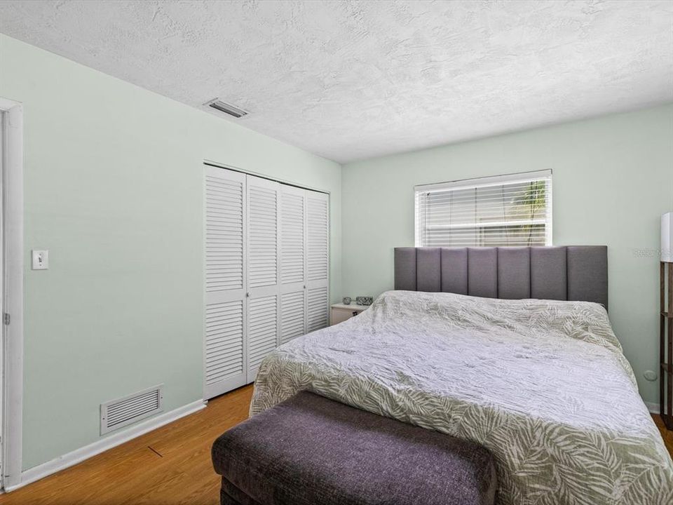 For Sale: $349,000 (2 beds, 2 baths, 1390 Square Feet)
